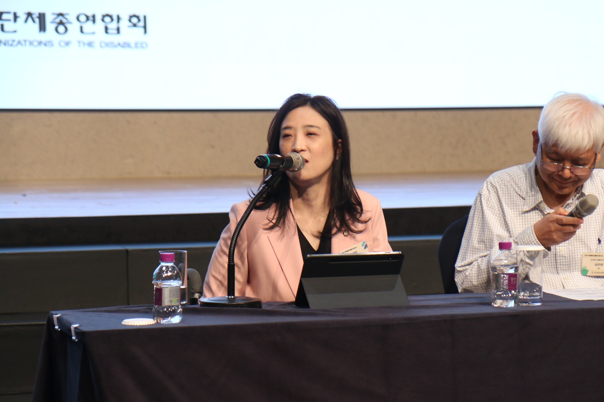 국민의힘 최보윤 국회의원이 의정활동 포부 및 정책건의 답변을 하고 있다.