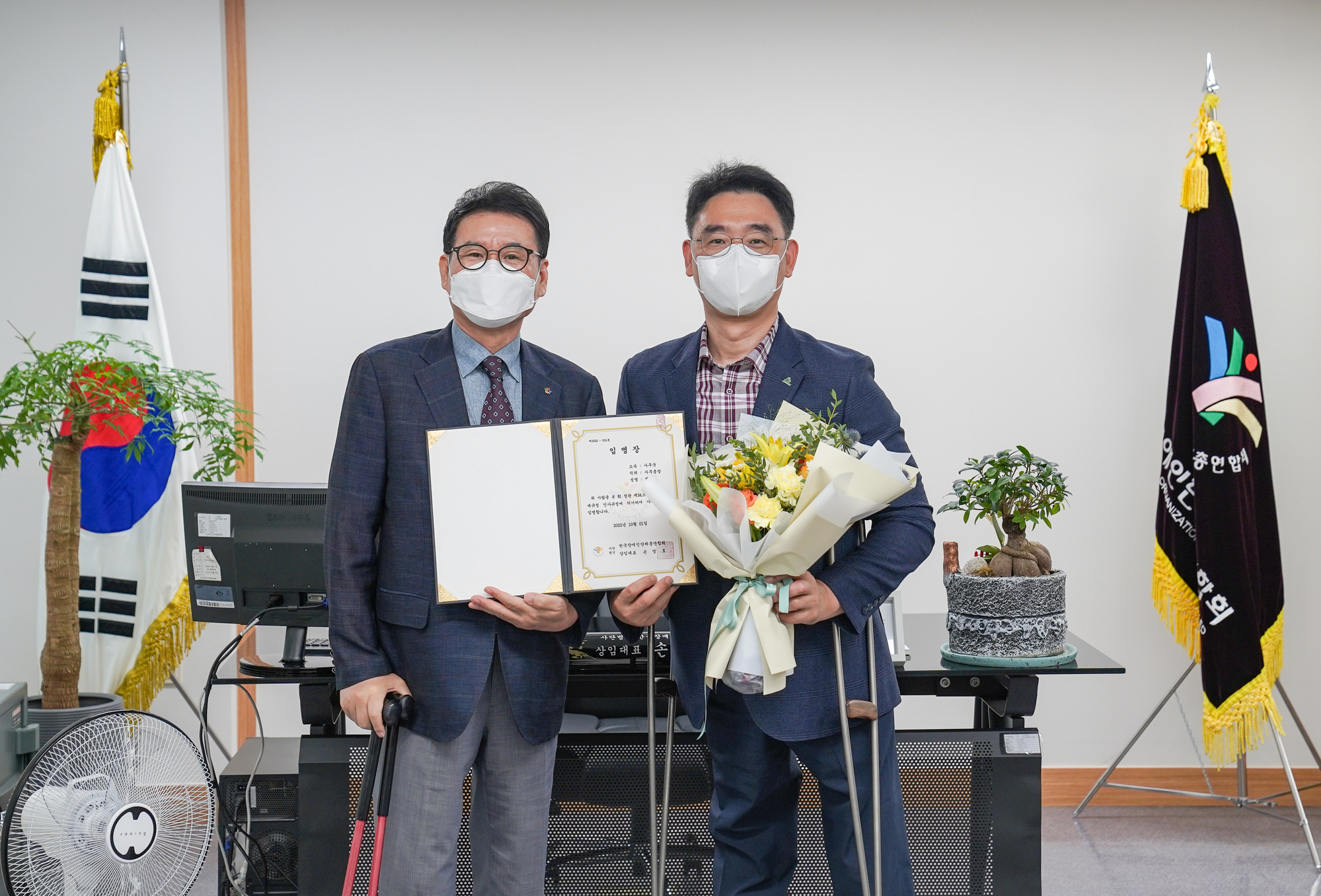 신임사무총장 취임 사진 왼쪽으로부터 손영호 상임대표, 정의철 사무총장@한국장애인단체총연합회