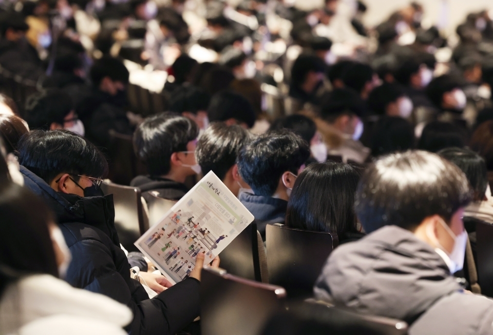 온라인 등서 판치는 장애인 비하 / 서울시내 한 대학교 신입생 오리엔테이션 모습. ⓒ연합뉴스  