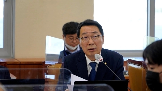 IPTV에서도 장애인이 한국수어·폐쇄자막 등을 통해 콘텐츠를 즐길 수 있도록 하는 법 개정이 추진된다. / 더불어민주당 윤영찬 의원. ⓒ윤영찬 의원 페이스북  