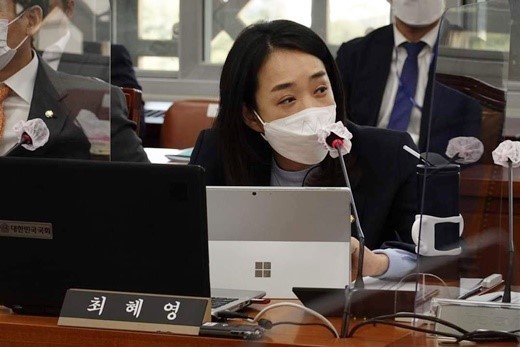 더불어민주당 최혜영 의원(국회 보건복지위원회)은 지난 9일 장애인 당사자가 탑승한 장애인 콜택시의 경우 고속도로 버스전용차로를 이용할 수 있도록 하는 ‘도로교통법 일부개정법률안’을 대표발의했다고 밝혔다. /더불어민주당 최혜영 의원. ⓒ에이블뉴스DB  출처 : 에이블뉴스(http://www.ablenews.co.kr)