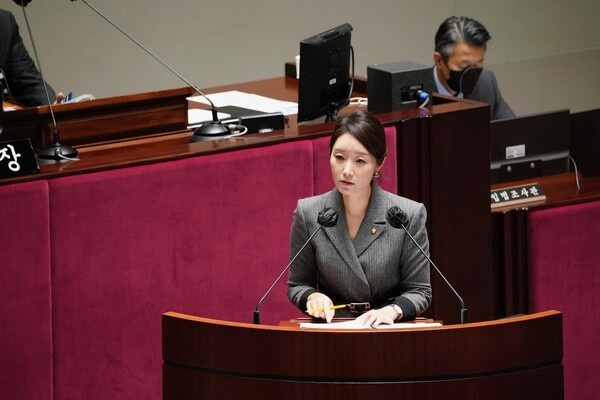 국회 보건복지위원회 소속 강선우 의원은 장애아동 지원체계 강화를 위한 ‘장애아동 복지지원법’ 개정안을 대표발의했다고 27일 밝혔다. / 더불어민주당 강선우 의원.ⓒ강선우의원실  출처 : 에이블뉴스(https://www.ablenews.co.kr)