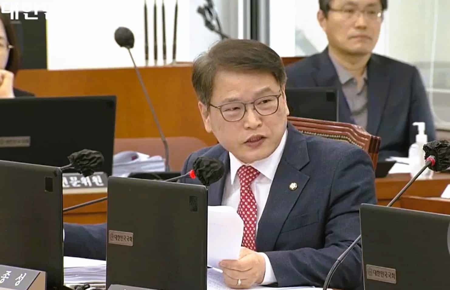 지난 2018년 ‘장애친화 건강검진기관’ 지정에도 불구하고 장애인들은 여전히 국가건강검진 사각지대에 있다는 지적이 제기됐다. / 이종성 의원이 지난 2월 24일 국회 보건복지위원회에서 질의하고 있다. 사진=국회영상회의록시스템