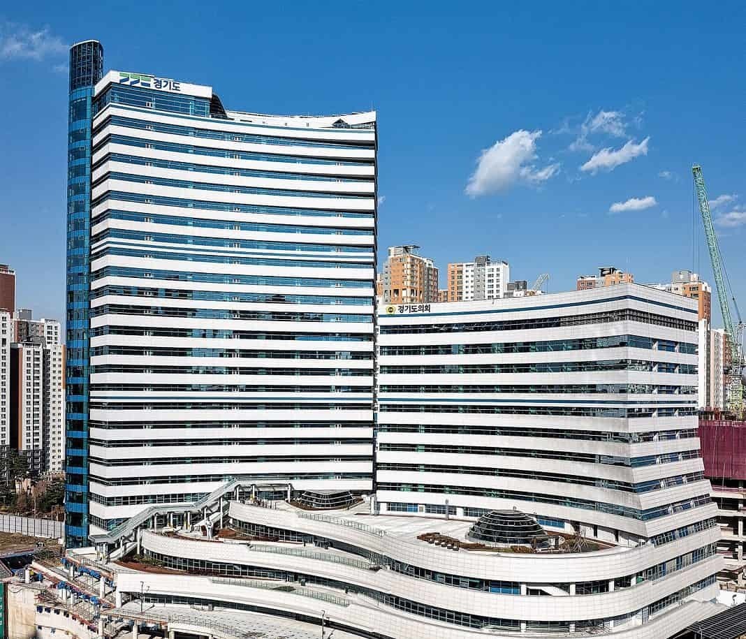 경기도가 올해도 도내 중소기업이나 비영리법인에서 일하는 청년들에게 복지포인트와 근로장려금 등을 제공한다. / ▲경기도청 전경. ©경기도