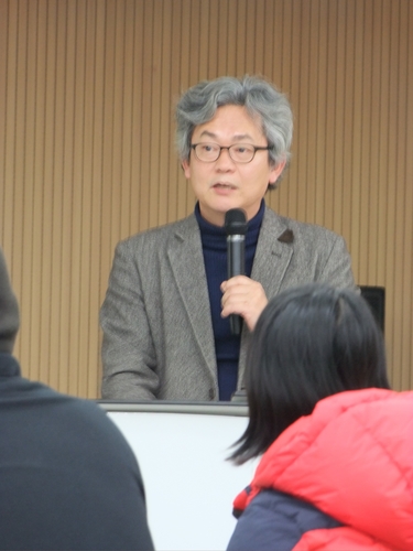 정신장애인의 권리보장과 지역사회통합을 위한 토론회 -발언을 하고 있는 가톨릭대 이용표 사회복지대학원장 @한국장애인단체총연합회