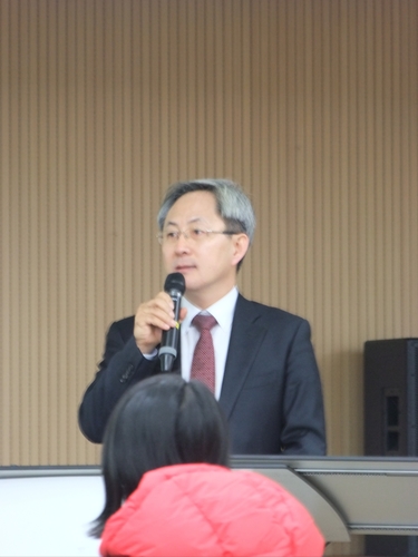 정신장애인의 권리보장과 지역사회통합을 위한 토론회 -발언을 하고 있는 한국정신장애연대 KAMI 권오용 사무총장 @한국장애인단체총연합회