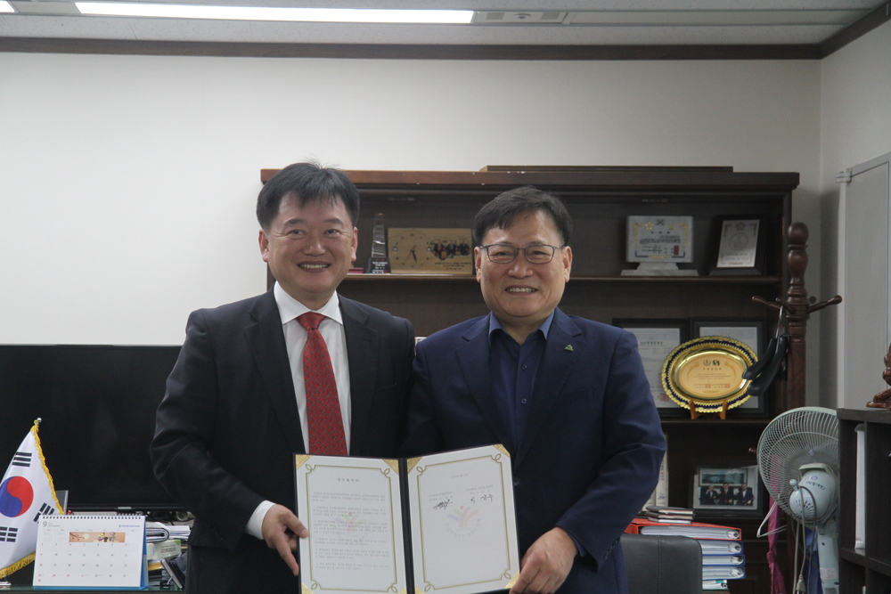 한국장애인단체총연합회과 안산에이블대학 업무협약 후 인증 사진 @한국장애인단체총연합회